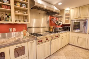 Charming Ketchum Cottage with Gourmet Kitchen